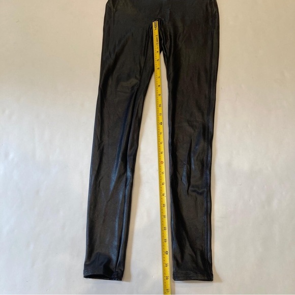Spanx smoothing faux leather leggings Size small - Picture 9 of 10